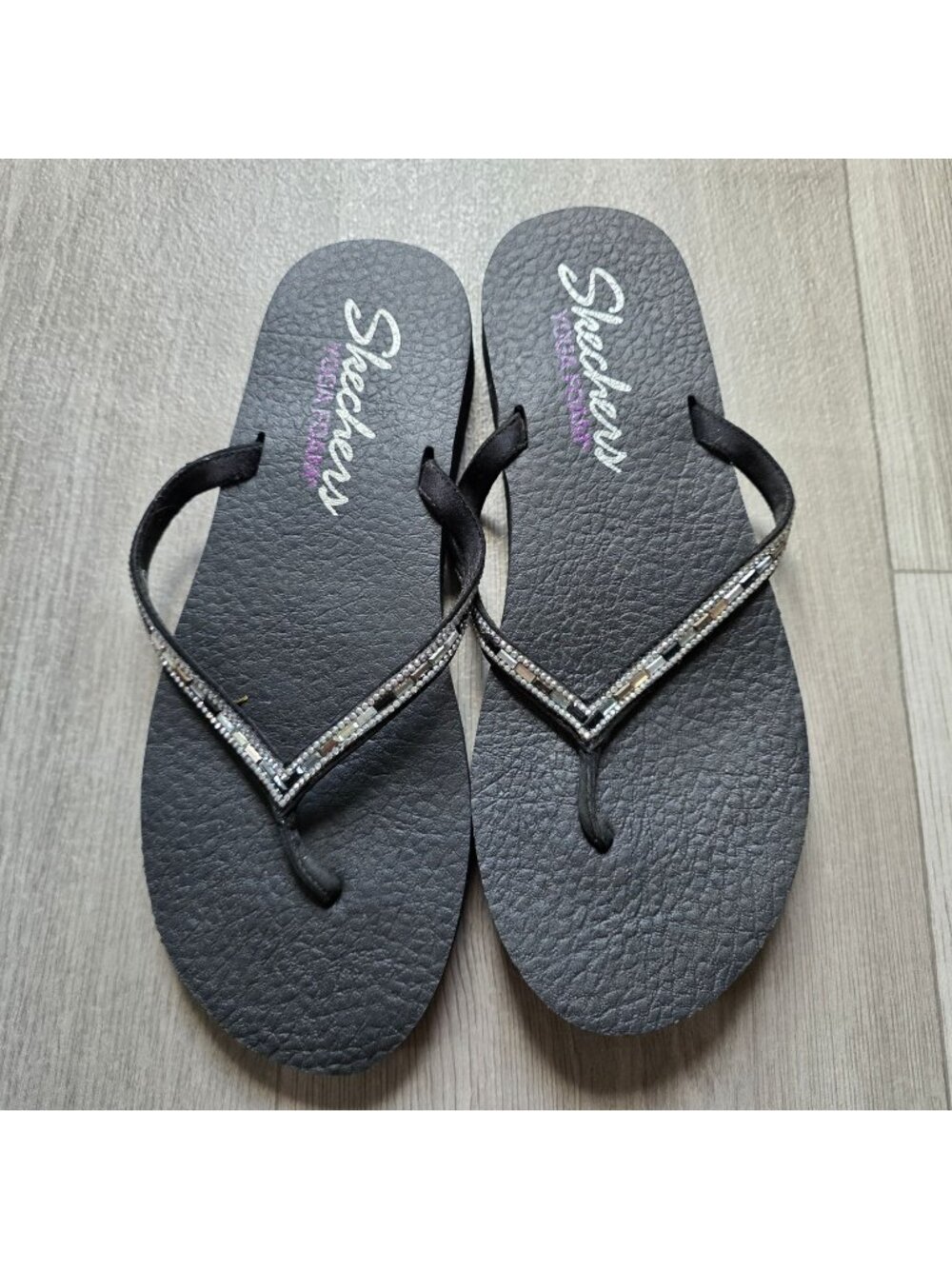 Skechers Womens Yoga Foam Flip Flops W/ Rhinestone Straps Black Size 10